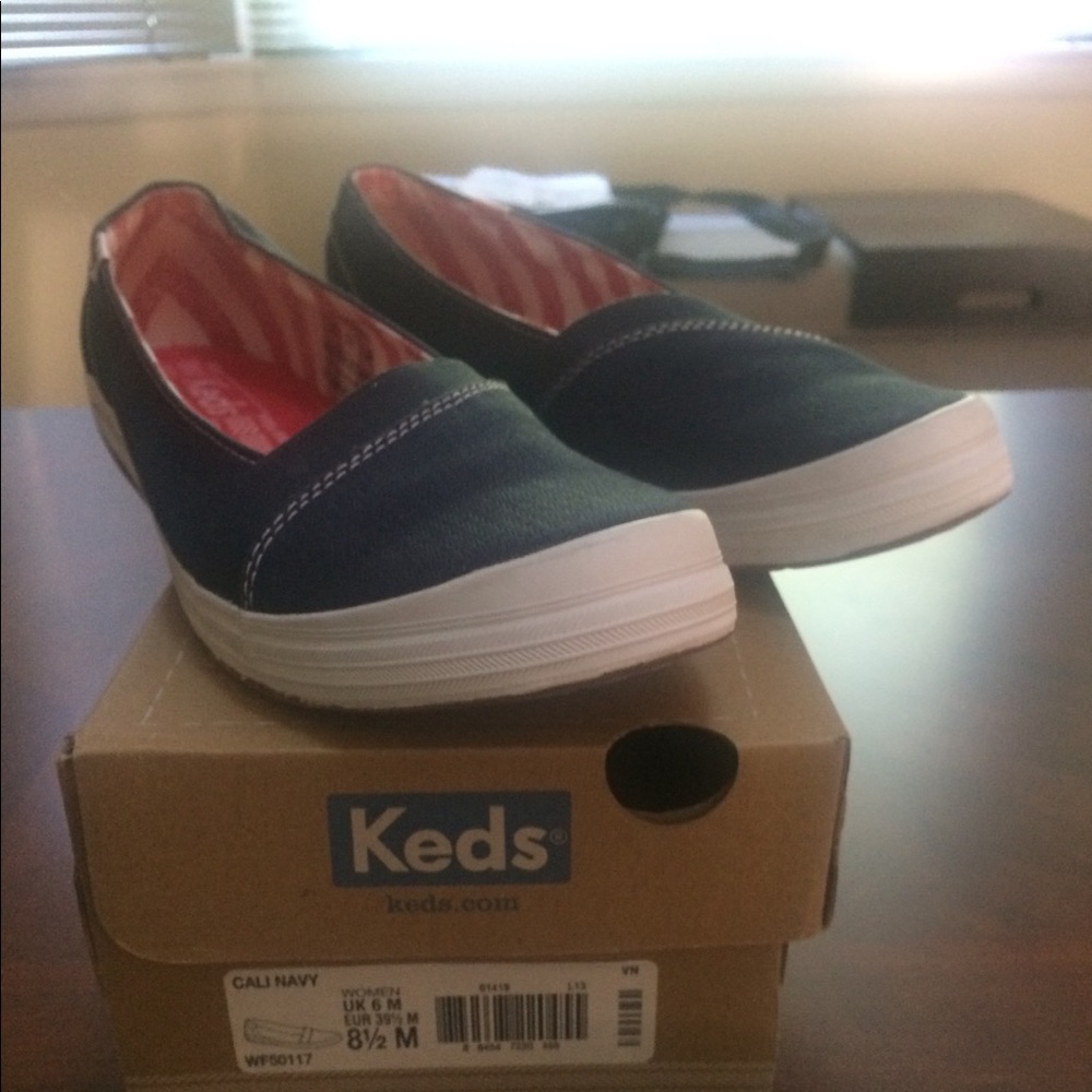 Women 8 1/2 M Keds Cali Navy